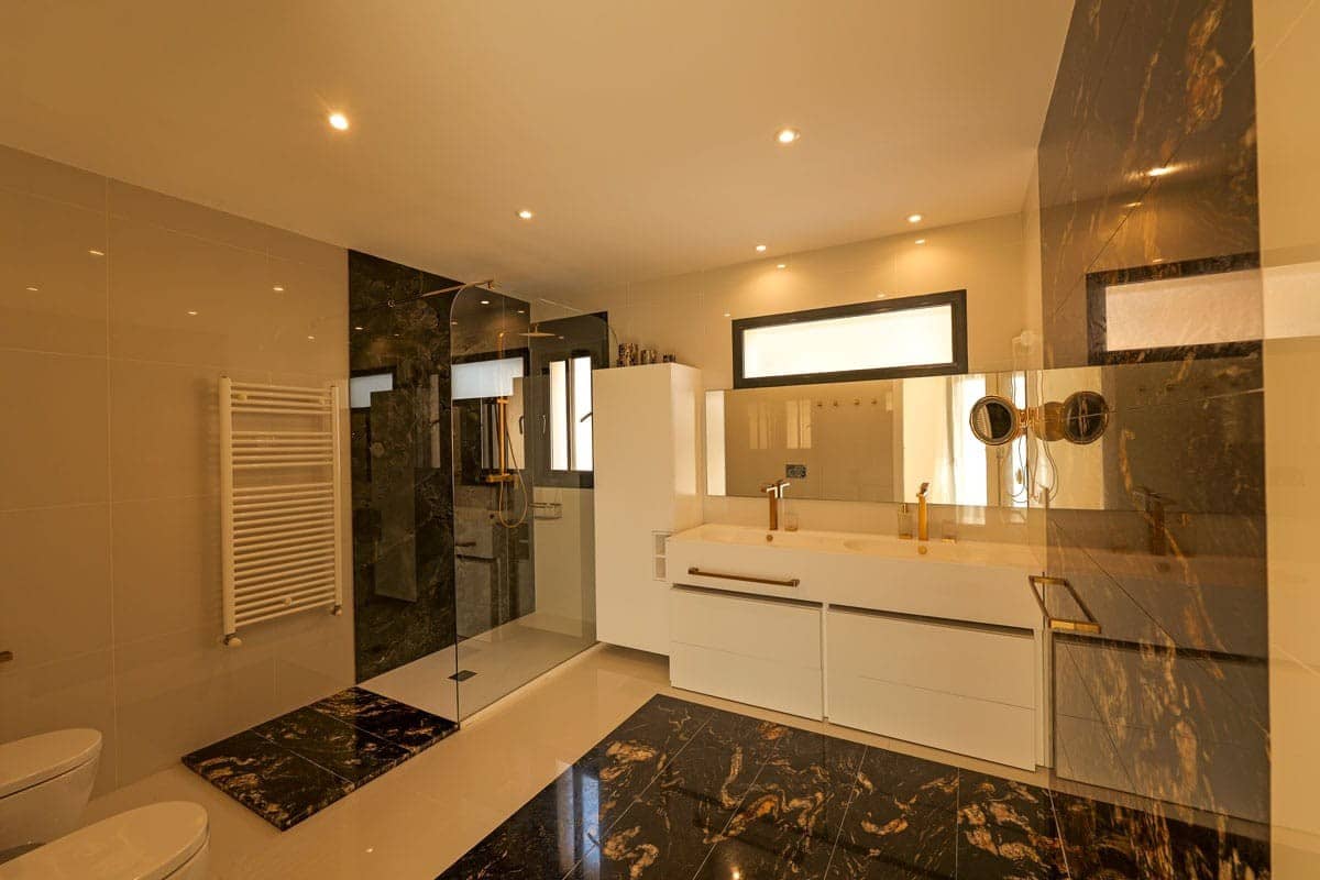 3 soverom Villa til salgs i Torrevieja med svømmebasseng garasje - € 1 630 000 (Ref: 9999397)