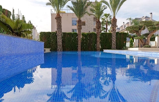 3 soverom Villa til salgs i La Veleta, Torrevieja med svømmebasseng garasje - € 1 630 000 (Ref: 9999397)