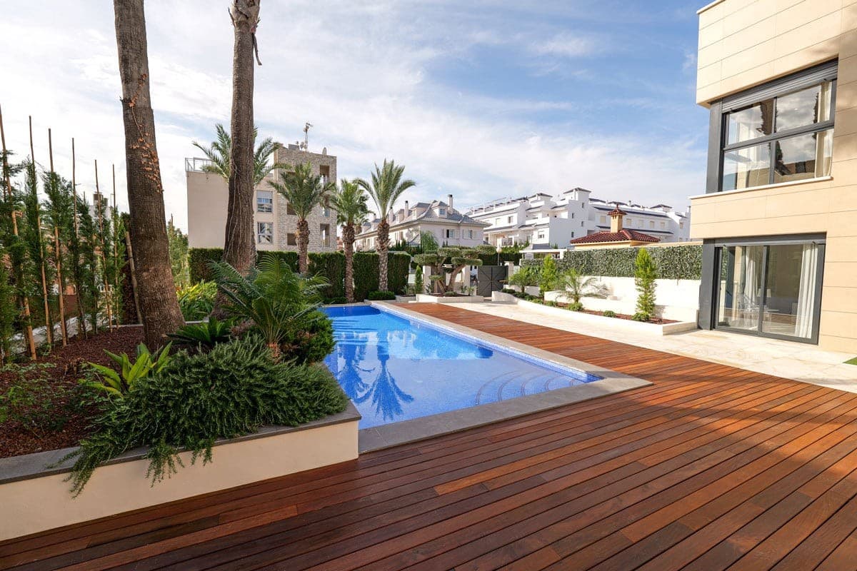 3 soverom Villa til salgs i Torrevieja med svømmebasseng garasje - € 1 630 000 (Ref: 9999397)