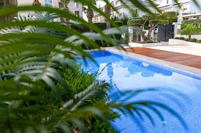 3 soverom Villa til salgs i La Veleta, Torrevieja med svømmebasseng garasje - € 1 630 000 (Ref: 9999397)