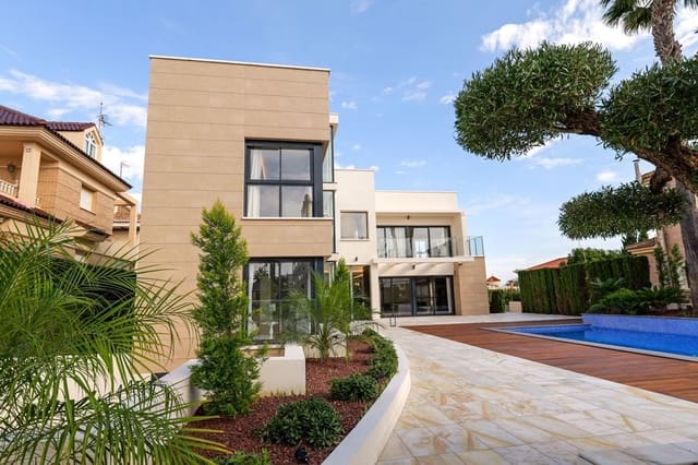 3 soverom Villa til salgs i La Veleta, Torrevieja med svømmebasseng garasje - € 1 630 000 (Ref: 9999397)