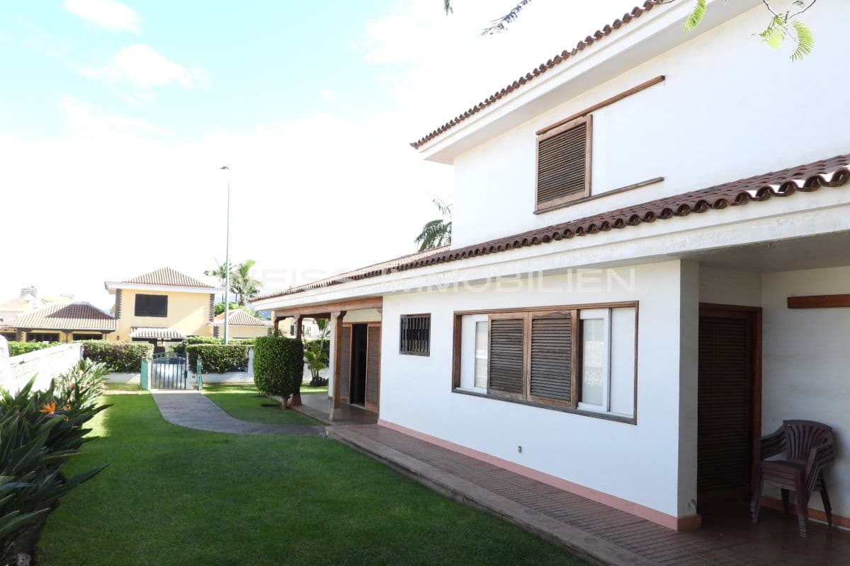 5 slaapkamer Huis te koop in Puerto de la Cruz met garage - € 800.000 (Ref: 7986484)