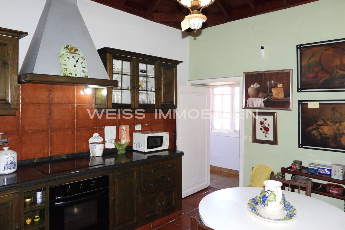 8 soverom Hus til salgs i La Orotava med garasje - € 730 000 (Ref: 8599014)