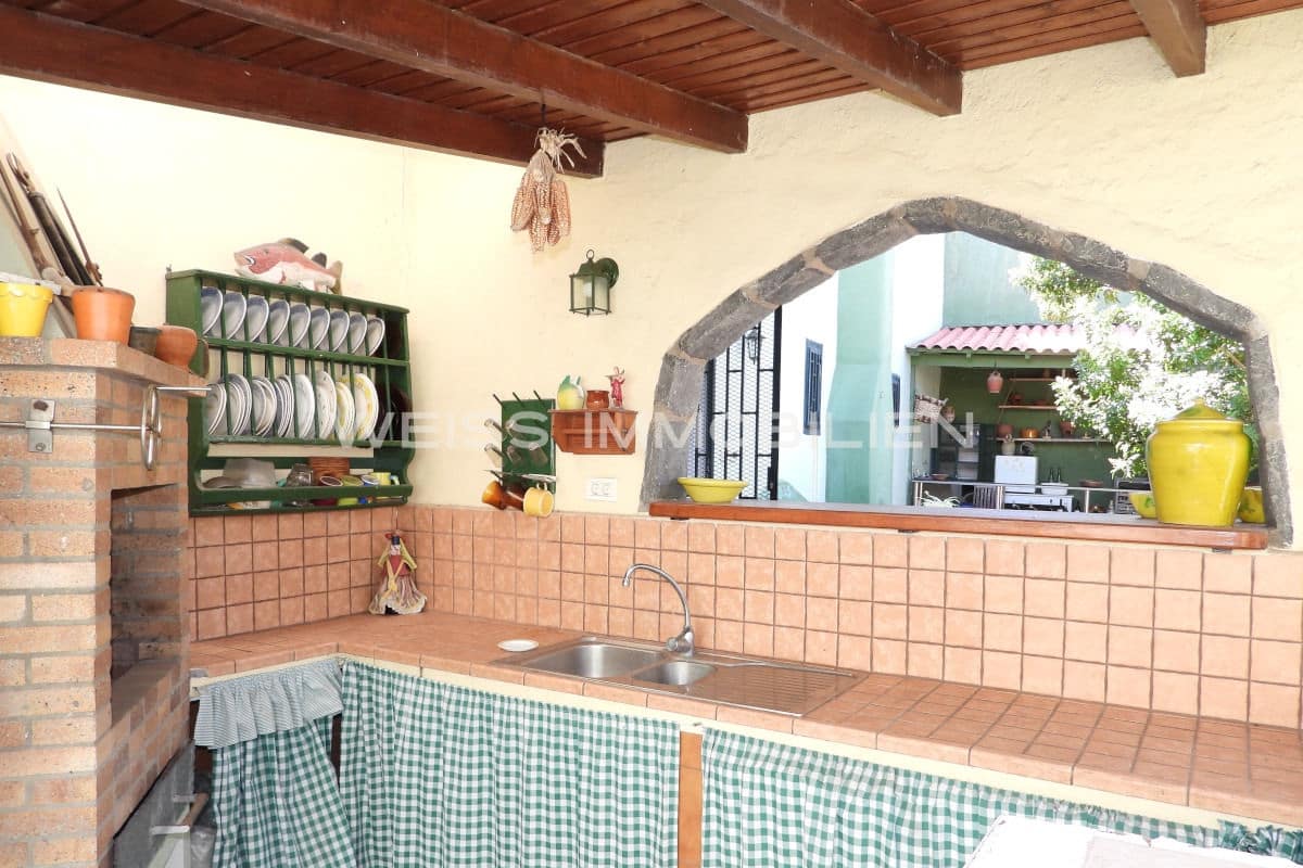 8 soverom Hus til salgs i La Orotava med garasje - € 730 000 (Ref: 8599014)