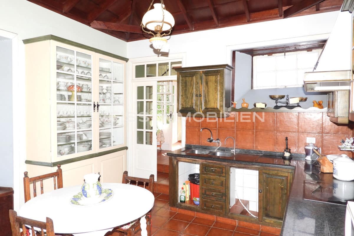 8 soverom Hus til salgs i La Orotava med garasje - € 730 000 (Ref: 8599014)