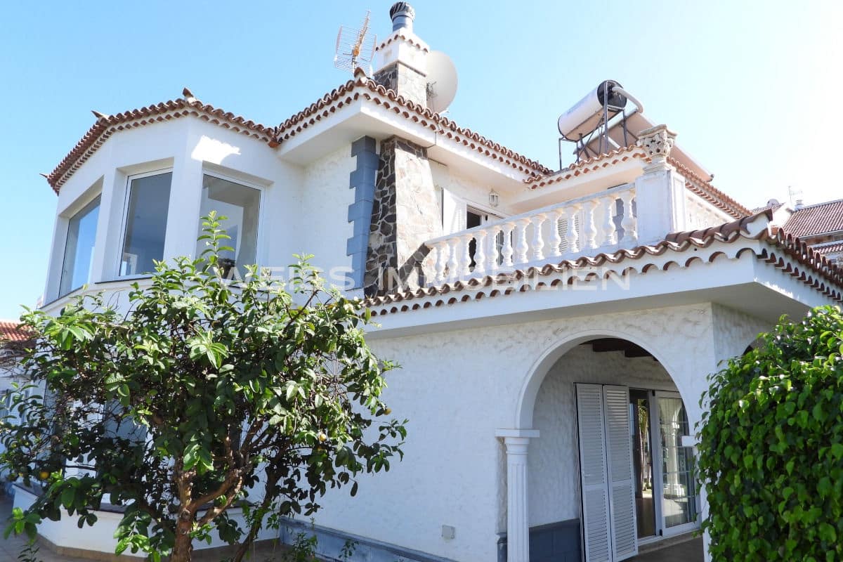 4 bedroom Villa for sale in La Orotava with pool garage - € 900,000 (Ref: 8687043)