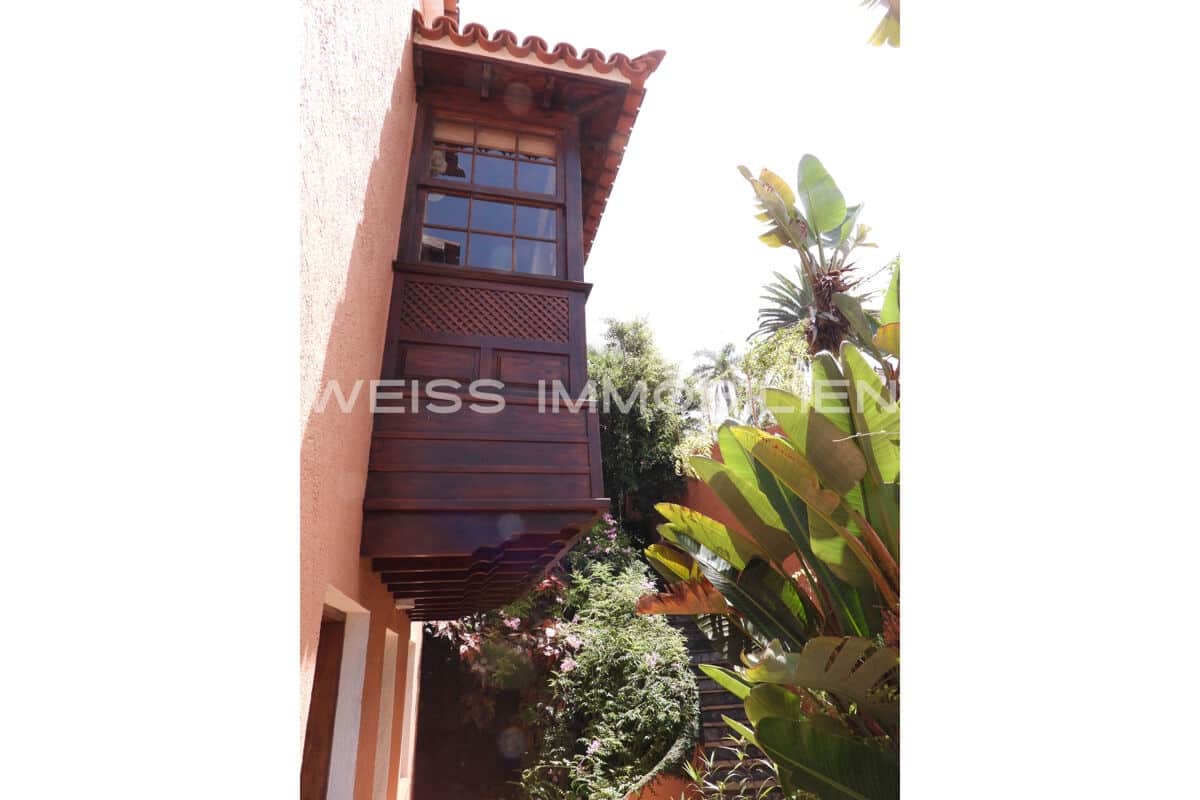 6 bedroom Townhouse for sale in Tacoronte with pool garage - € 2,700,000 (Ref: 9824579)