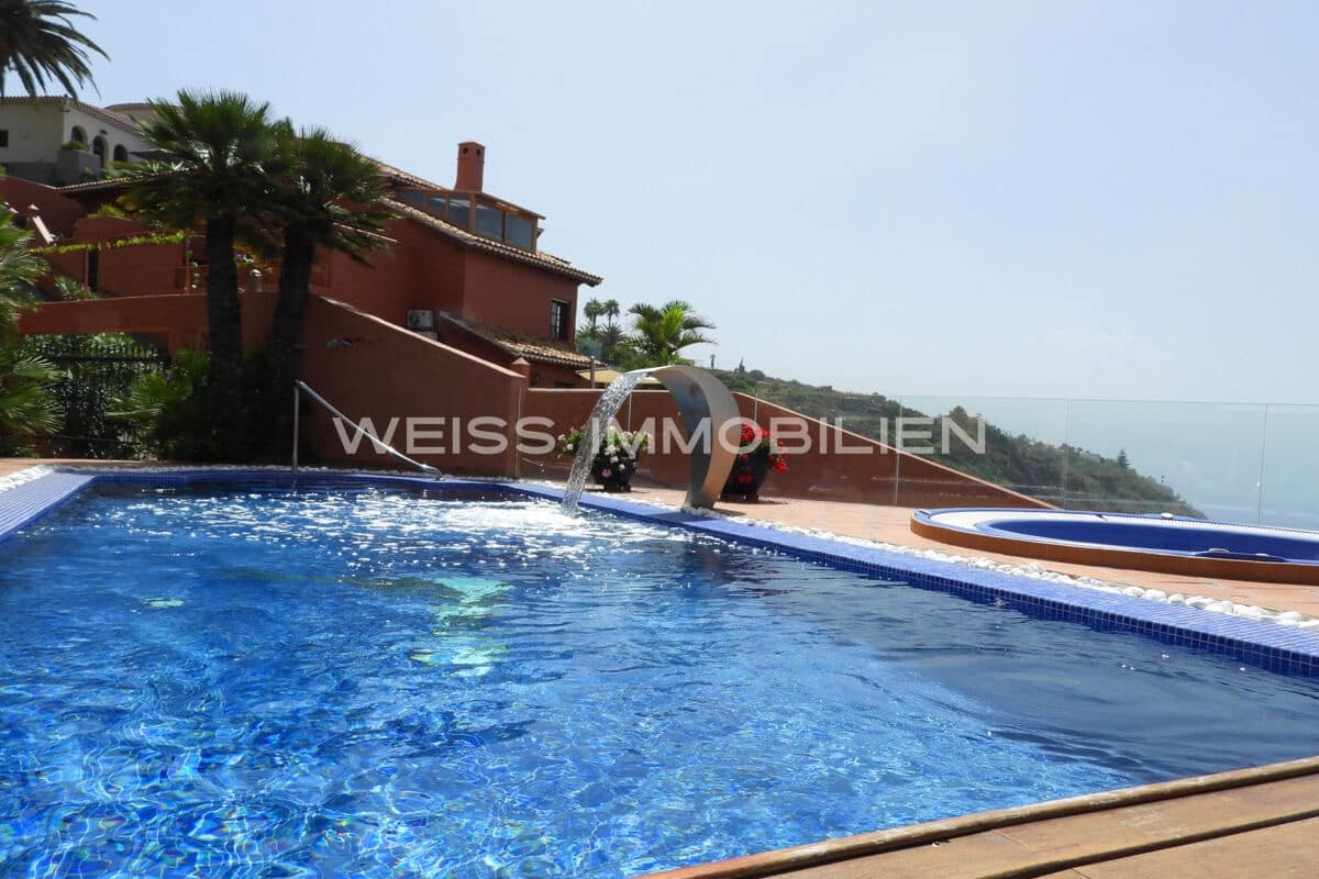 6 bedroom Townhouse for sale in Tacoronte with pool garage - € 2,700,000 (Ref: 9824579)