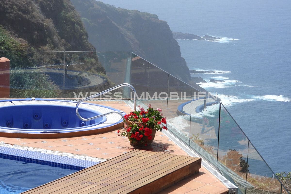 6 bedroom Townhouse for sale in Tacoronte with pool garage - € 2,700,000 (Ref: 9824579)