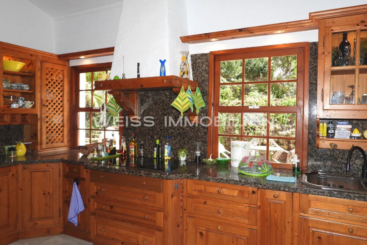 6 bedroom Townhouse for sale in Tacoronte with pool garage - € 2,700,000 (Ref: 9824579)