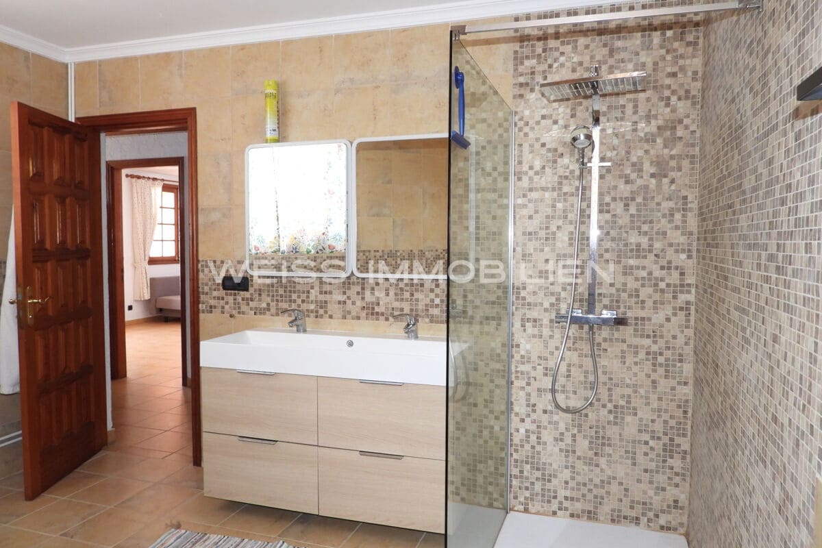 6 bedroom Townhouse for sale in Tacoronte with pool garage - € 2,700,000 (Ref: 9824579)