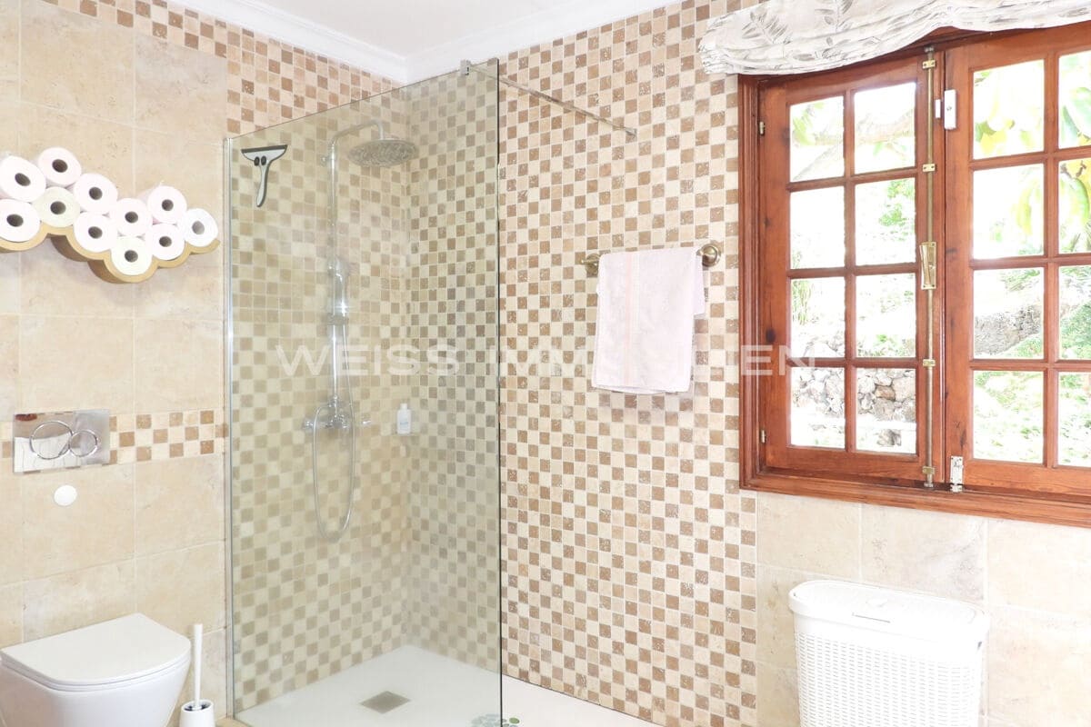 6 bedroom Townhouse for sale in Tacoronte with pool garage - € 2,700,000 (Ref: 9824579)