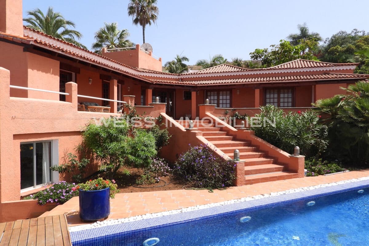 6 bedroom Townhouse for sale in Tacoronte with pool garage - € 2,700,000 (Ref: 9824579)
