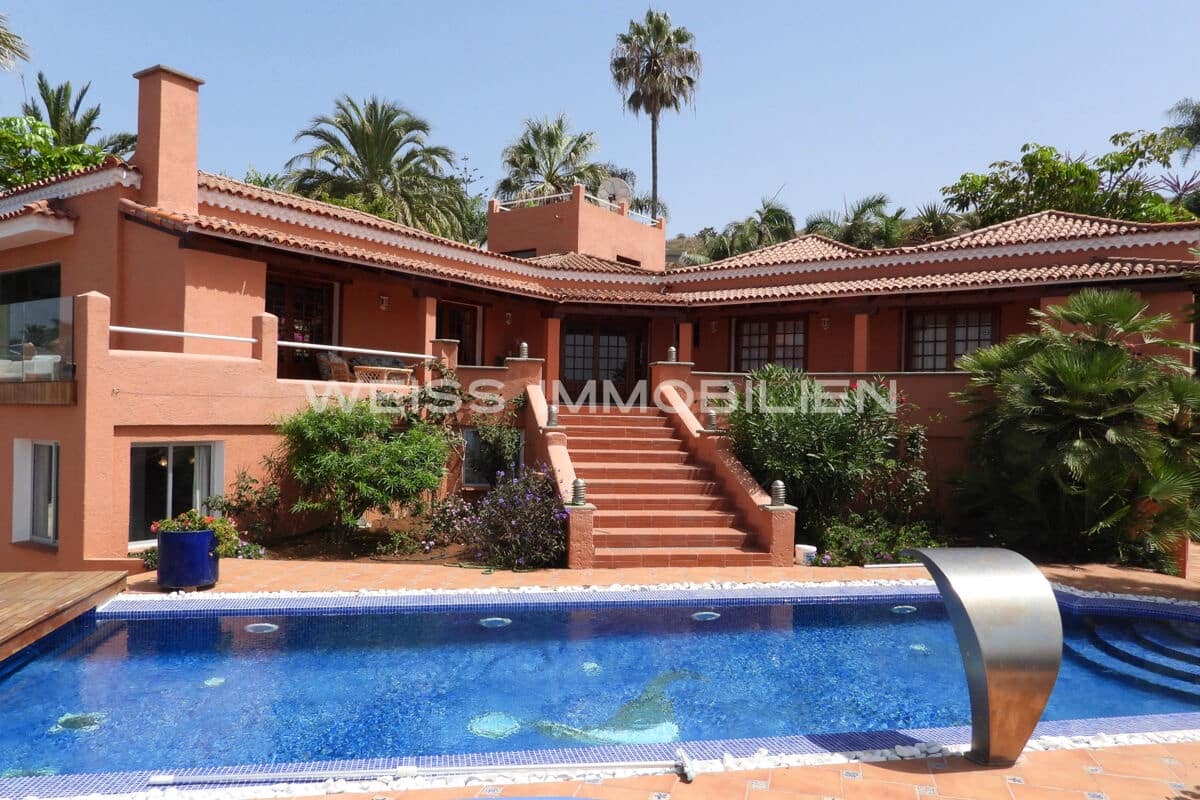 6 bedroom Townhouse for sale in Tacoronte with pool garage - € 2,700,000 (Ref: 9824579)
