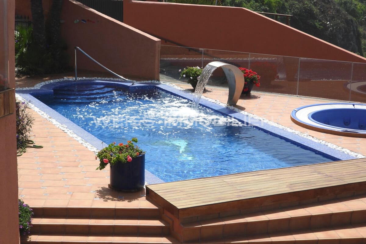 6 bedroom Townhouse for sale in Tacoronte with pool garage - € 2,700,000 (Ref: 9824579)