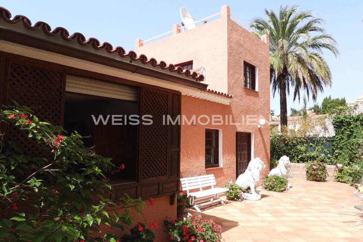 6 bedroom Townhouse for sale in Tacoronte with pool garage - € 2,700,000 (Ref: 9824579)