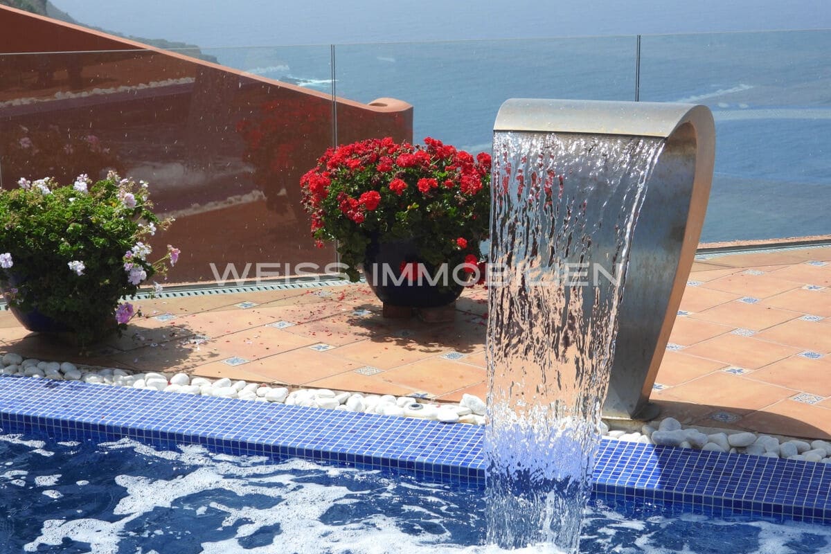 6 bedroom Townhouse for sale in Tacoronte with pool garage - € 2,700,000 (Ref: 9824579)