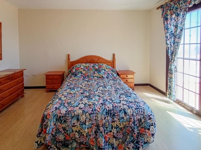 Piso de 3 habitaciones en Villa de Arico, Arico en venta - 285.000 € (Ref: 10082190)