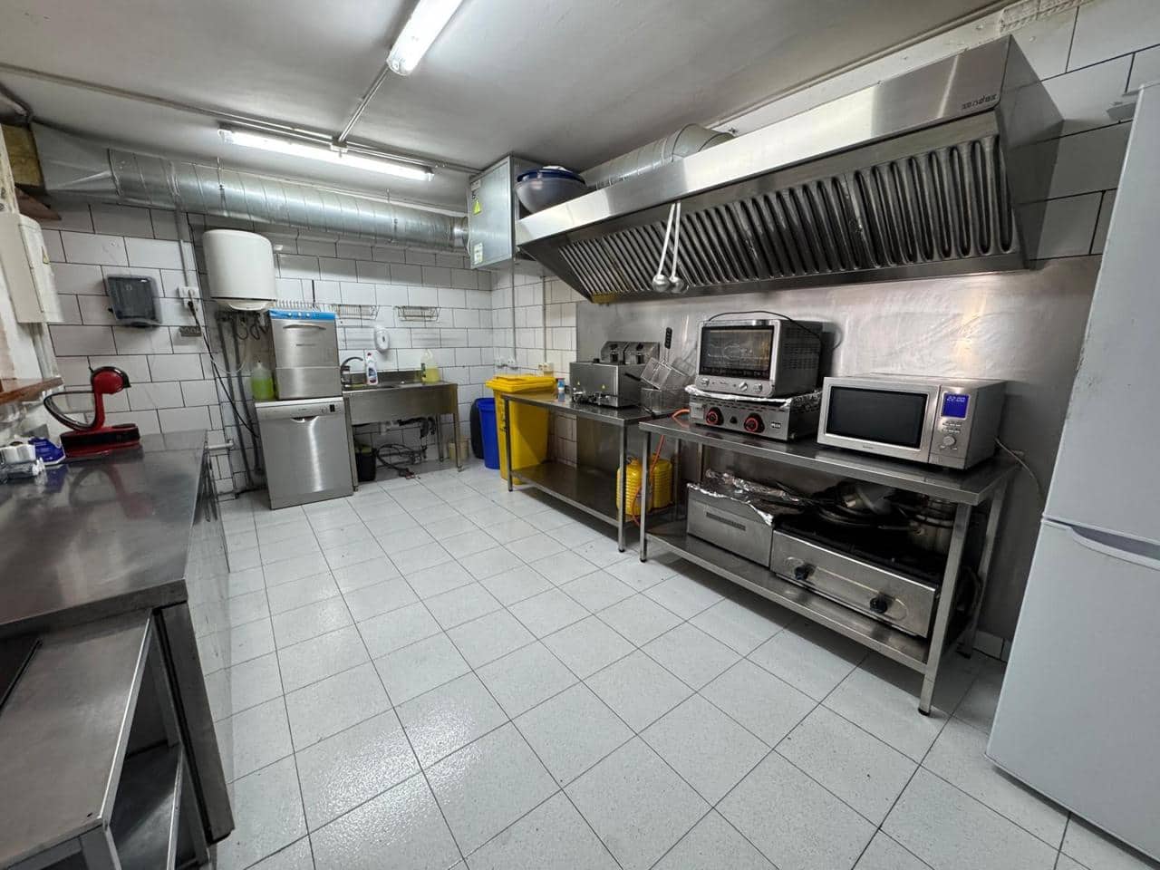 2 soverom Bedrift til leie i Los Cristianos - € 1 800 (Ref: 10099144)