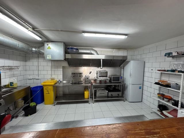 2 slaapkamer Bedrijf te huur in Los Cristianos, Arona - € 1.800 (Ref: 10099144)