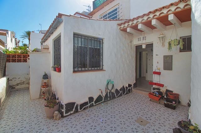2 slaapkamer Flat te koop in Costa del Silencio, Arona met zwembad - € 199.000 (Ref: 10118519)