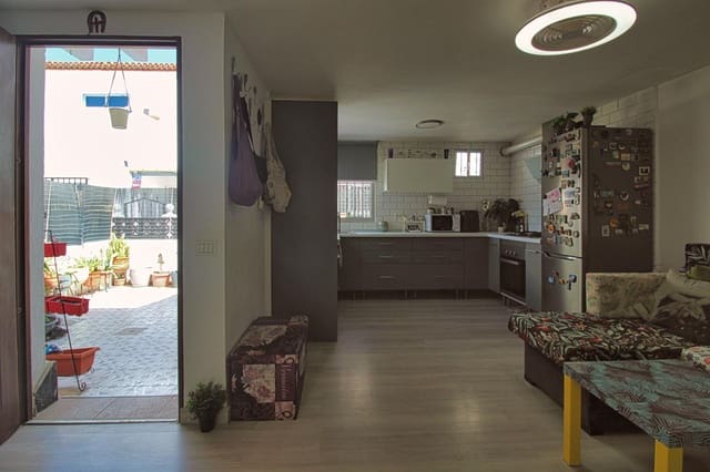 2 slaapkamer Flat te koop in Costa del Silencio, Arona met zwembad - € 199.000 (Ref: 10118519)