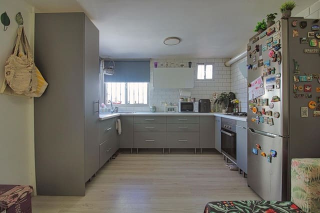 2 slaapkamer Flat te koop in Costa del Silencio, Arona met zwembad - € 199.000 (Ref: 10118519)