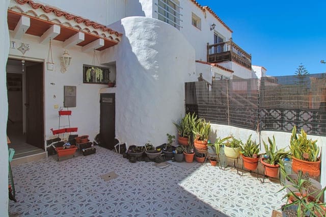 2 slaapkamer Flat te koop in Costa del Silencio, Arona met zwembad - € 199.000 (Ref: 10118519)