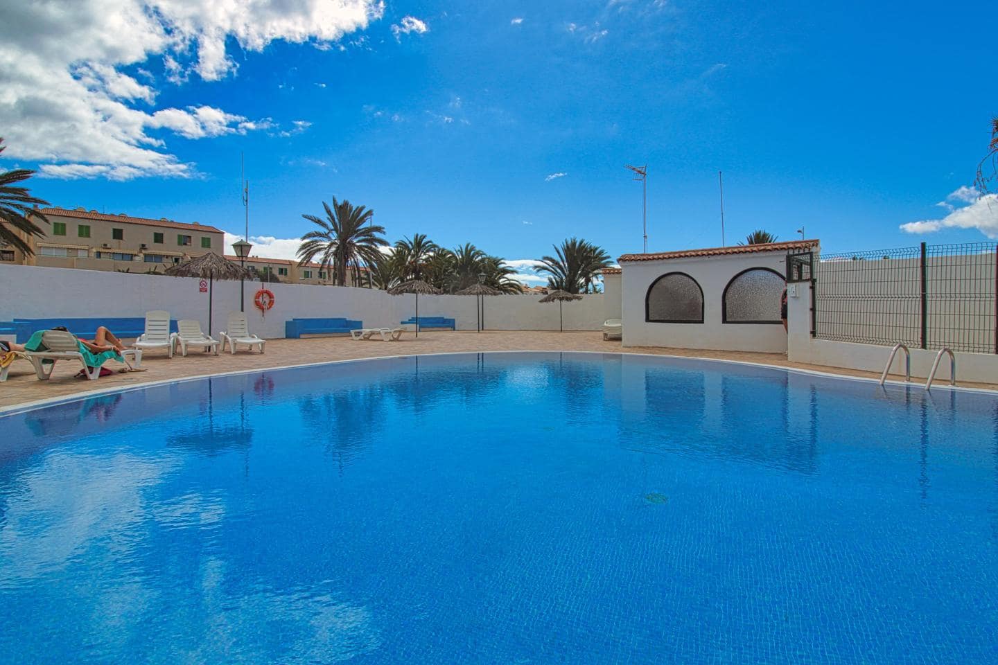 2 bedroom Flat for sale in Costa del Silencio with pool - € 194,000 (Ref: 10118519)