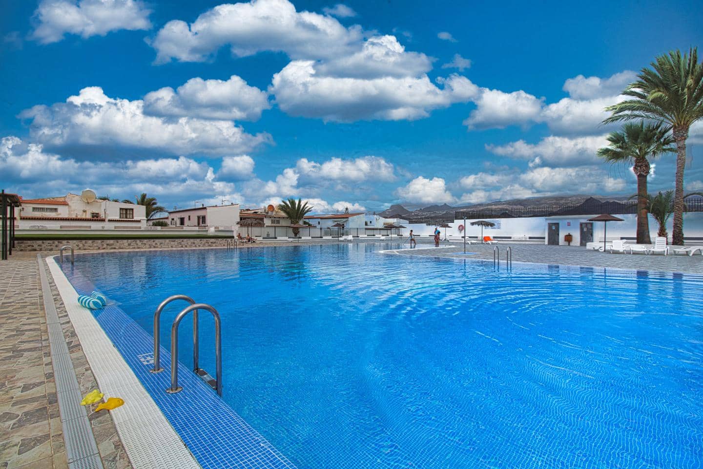 2 bedroom Flat for sale in Costa del Silencio with pool - € 194,000 (Ref: 10118519)