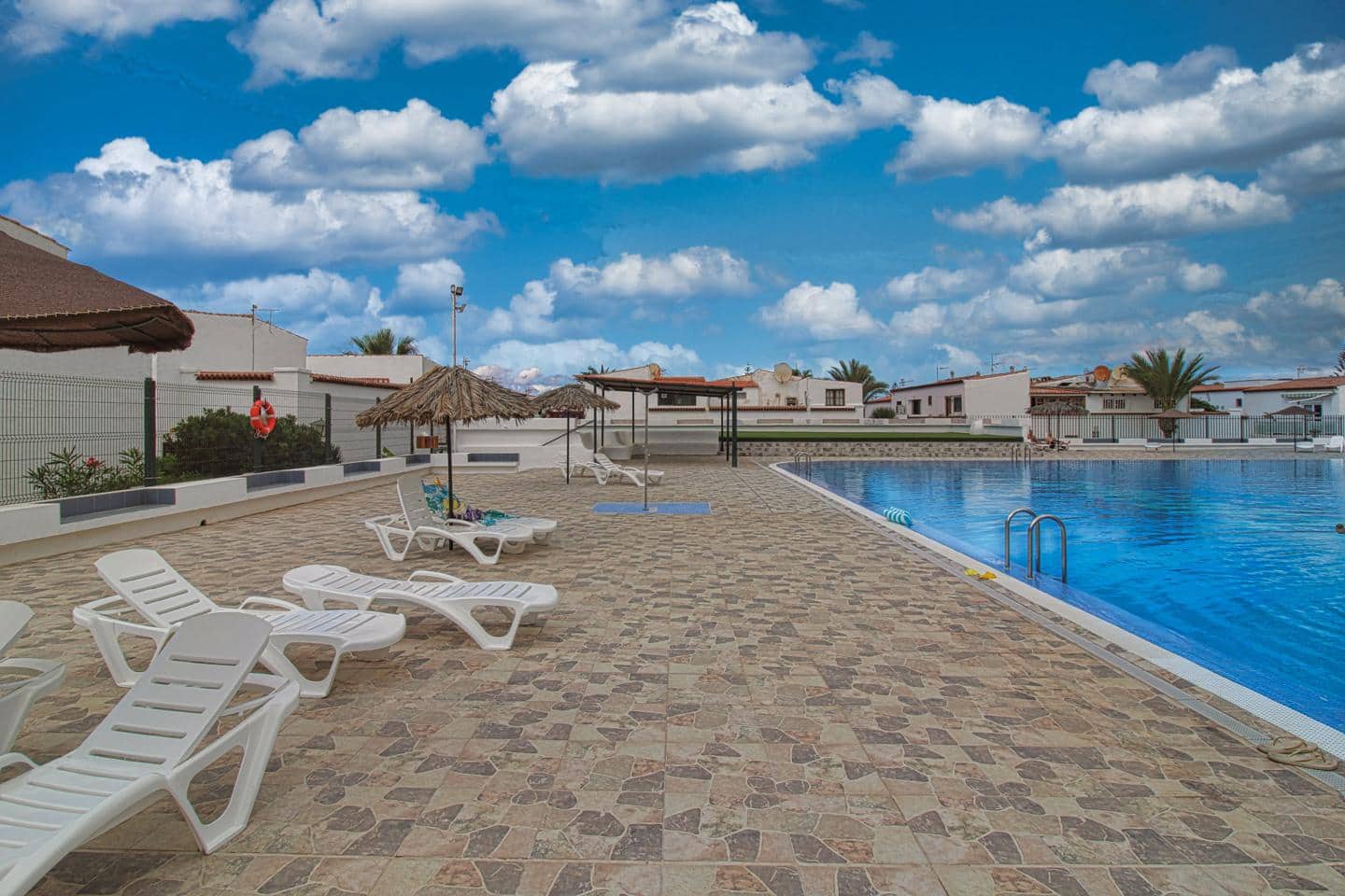 2 bedroom Flat for sale in Costa del Silencio with pool - € 194,000 (Ref: 10118519)