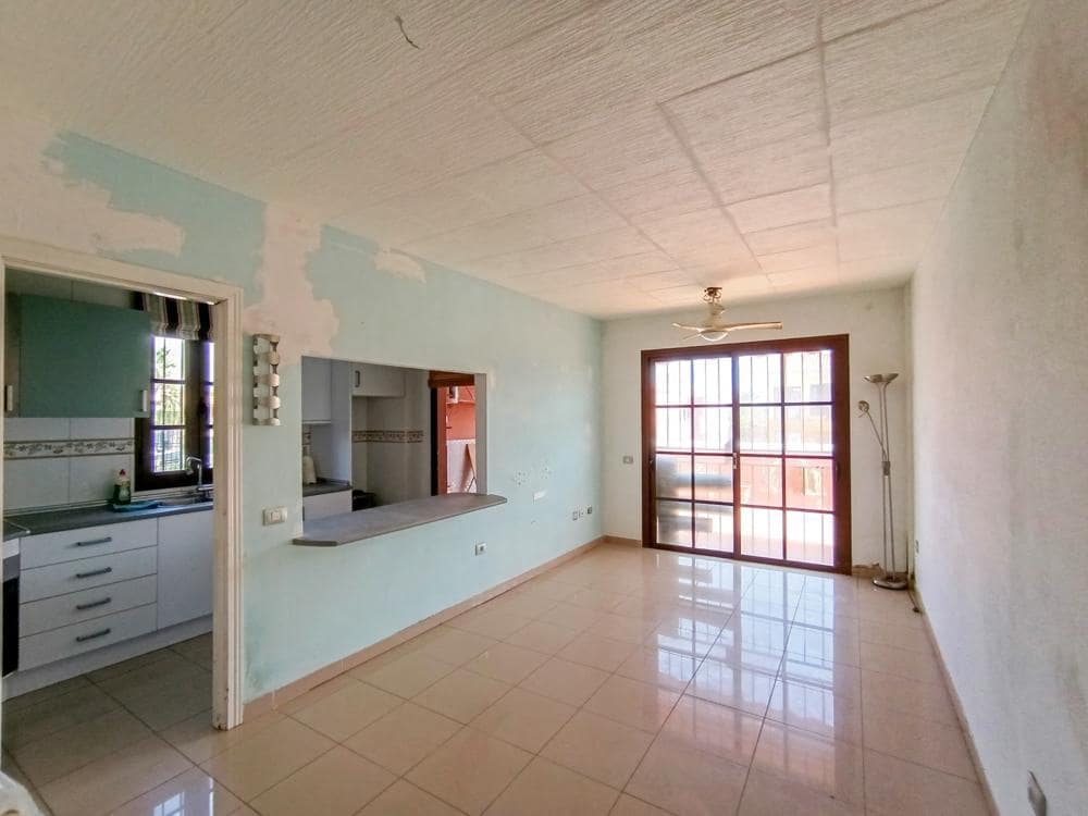 2 soverom Leilighet til salgs i Costa del Silencio med svømmebasseng garasje - € 240 000 (Ref: 10183970)