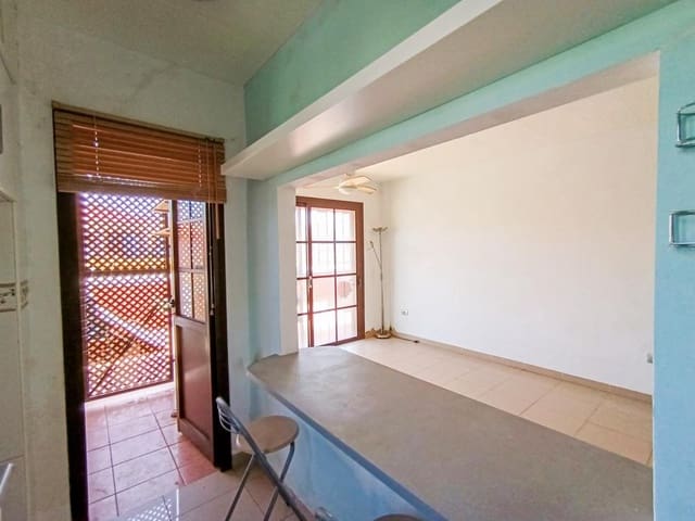 2 soverom Leilighet til salgs i Costa del Silencio, Arona med svømmebasseng garasje - € 240 000 (Ref: 10183970)