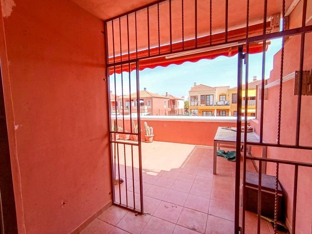 2 soverom Leilighet til salgs i Costa del Silencio med svømmebasseng garasje - € 240 000 (Ref: 10183970)