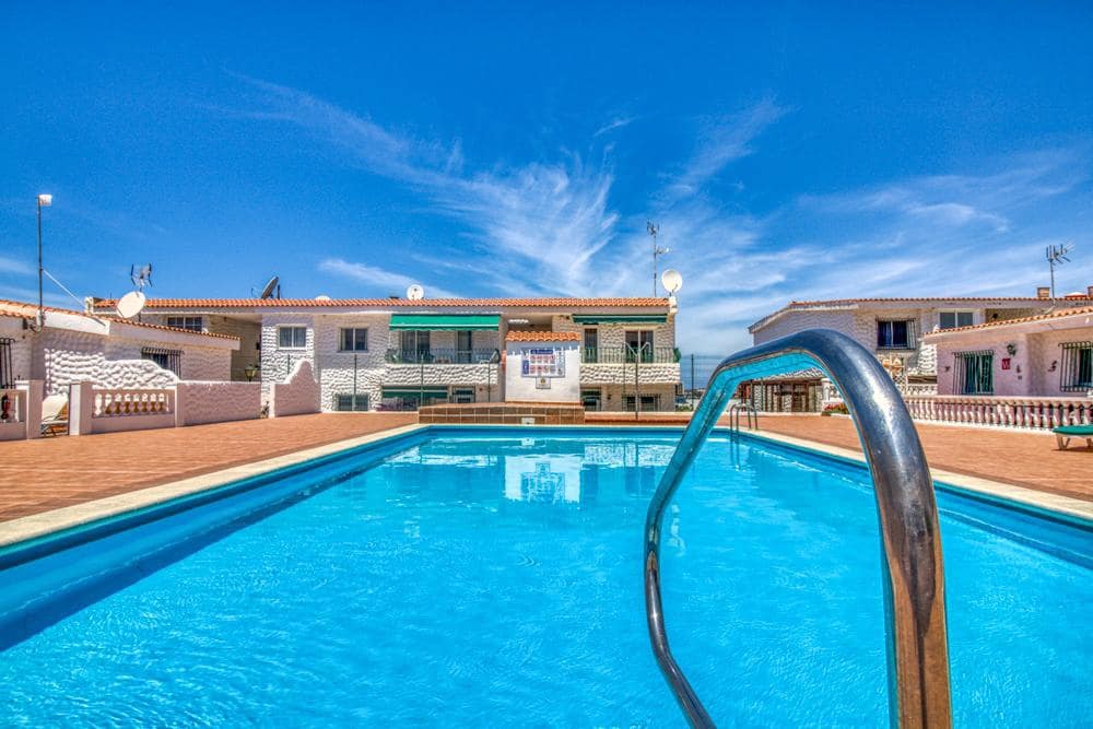 Chalet de 3 habitaciones en Costa Adeje en venta con piscina - 449.500 € (Ref: 7520331)