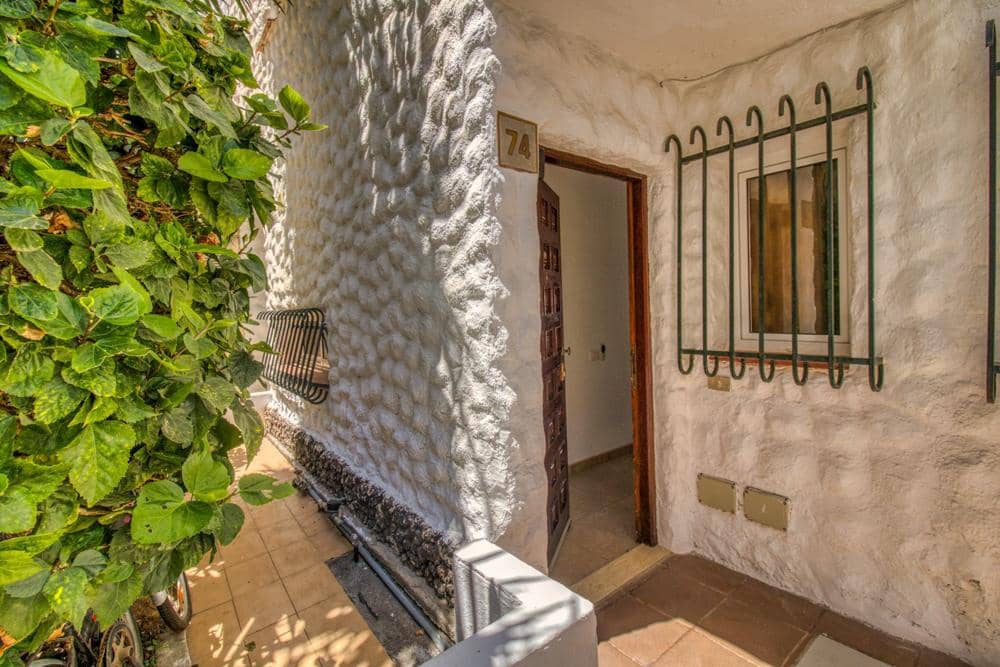 Chalet de 3 habitaciones en Costa Adeje en venta con piscina - 449.500 € (Ref: 7520331)