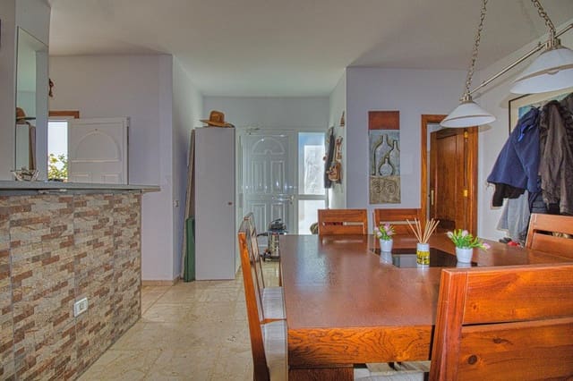 6 bedroom Villa for sale in Candelaria with pool garage - € 675,000 (Ref: 8609526)