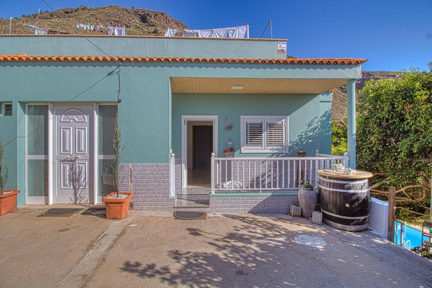 6 bedroom Villa for sale in Candelaria with pool garage - € 675,000 (Ref: 8609526)