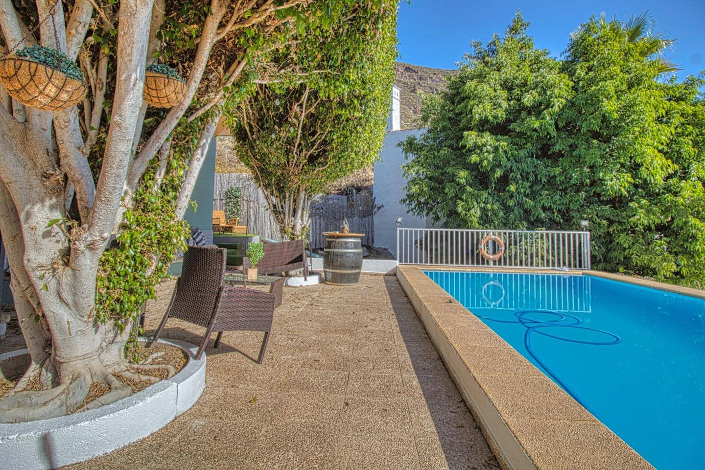 6 bedroom Villa for sale in Candelaria with pool garage - € 675,000 (Ref: 8609526)