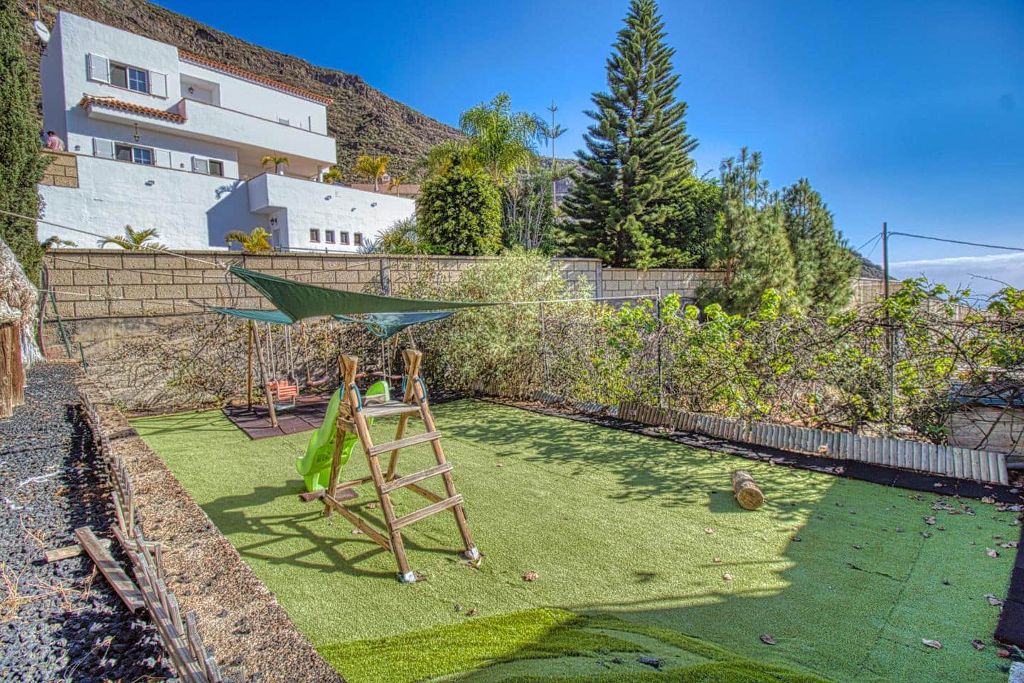 6 bedroom Villa for sale in Candelaria with pool garage - € 675,000 (Ref: 8609526)