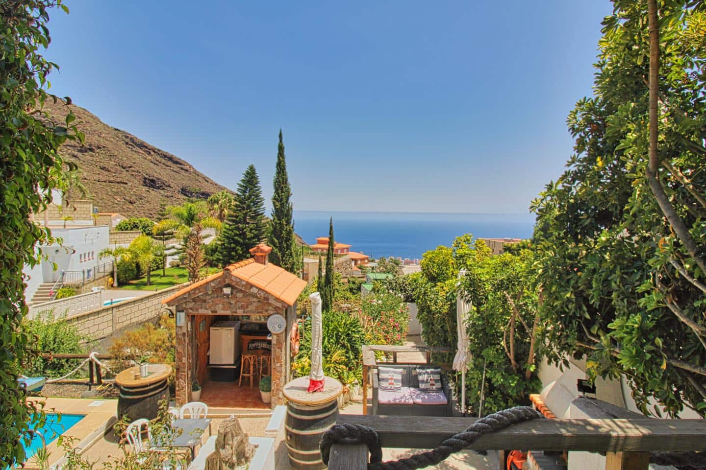 6 bedroom Villa for sale in Candelaria with pool garage - € 675,000 (Ref: 8609526)