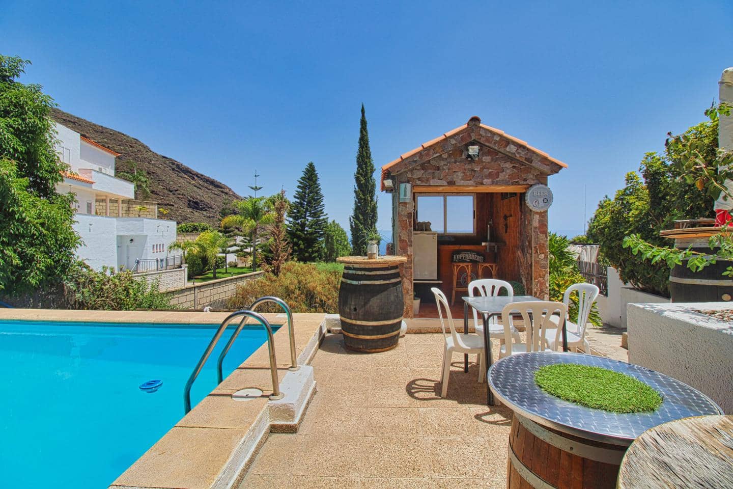 6 bedroom Villa for sale in Candelaria with pool garage - € 675,000 (Ref: 8609526)