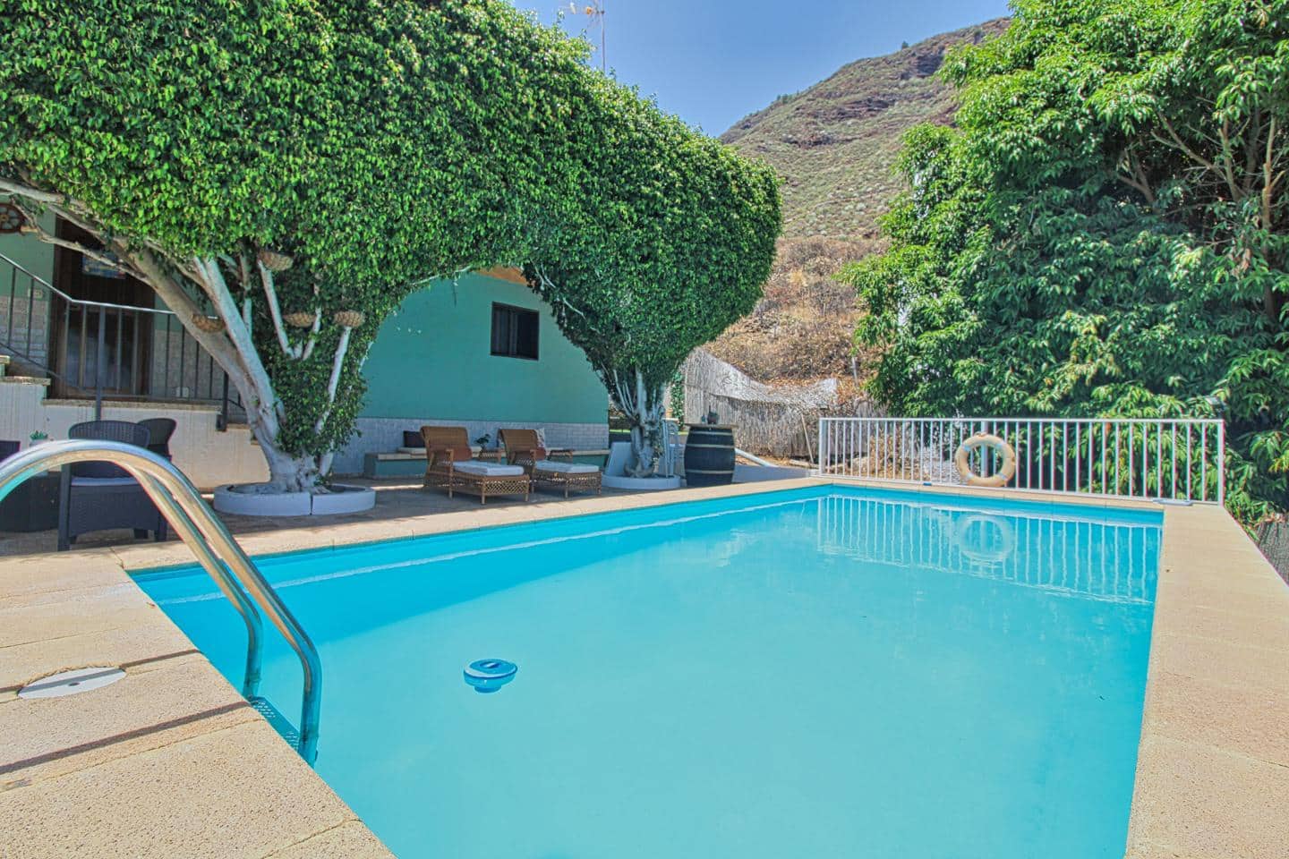 6 bedroom Villa for sale in Candelaria with pool garage - € 675,000 (Ref: 8609526)