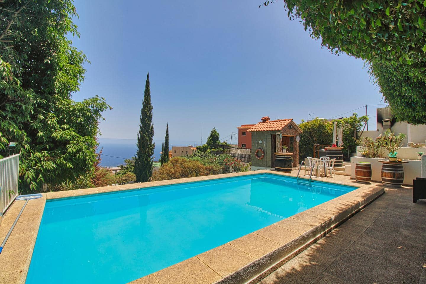 6 bedroom Villa for sale in Candelaria with pool garage - € 675,000 (Ref: 8609526)