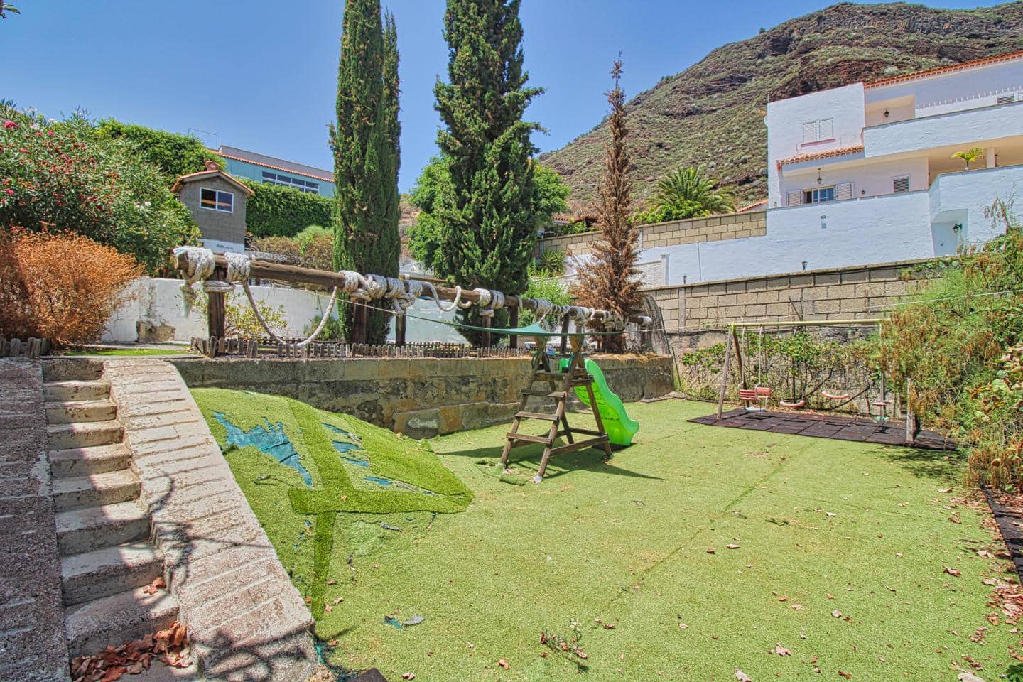 6 bedroom Villa for sale in Candelaria with pool garage - € 675,000 (Ref: 8609526)