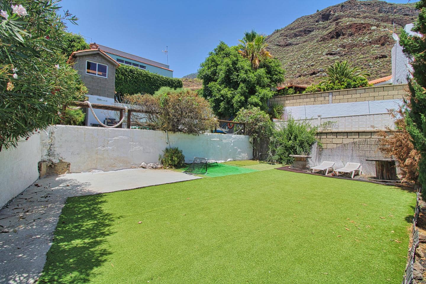 6 bedroom Villa for sale in Candelaria with pool garage - € 675,000 (Ref: 8609526)
