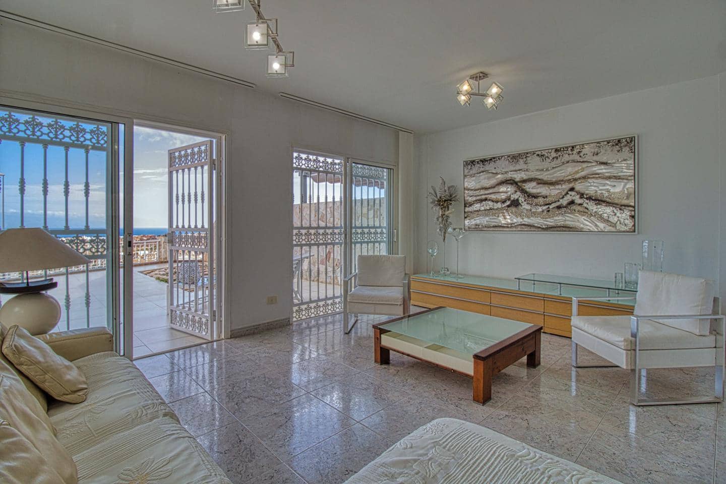 3 bedroom Villa for sale in Costa Adeje with garage - € 949,000 (Ref: 8652133)