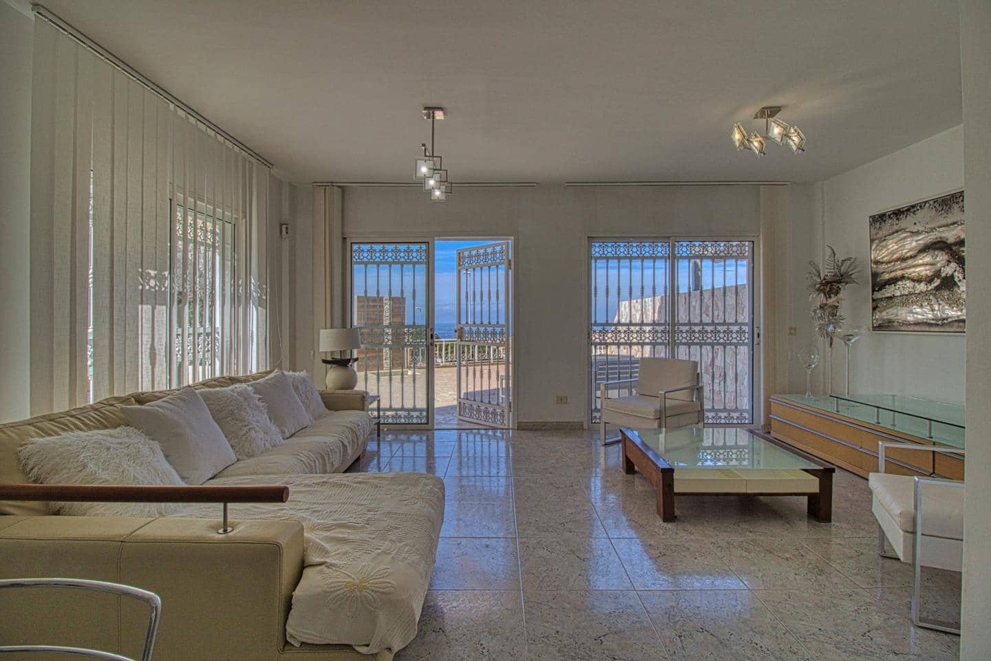 3 bedroom Villa for sale in Costa Adeje with garage - € 949,000 (Ref: 8652133)