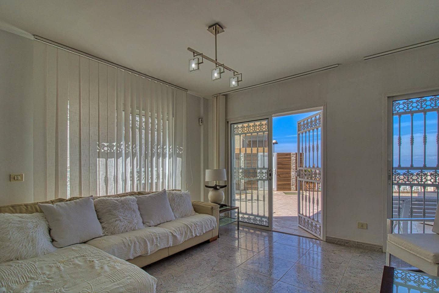 3 bedroom Villa for sale in Costa Adeje with garage - € 949,000 (Ref: 8652133)