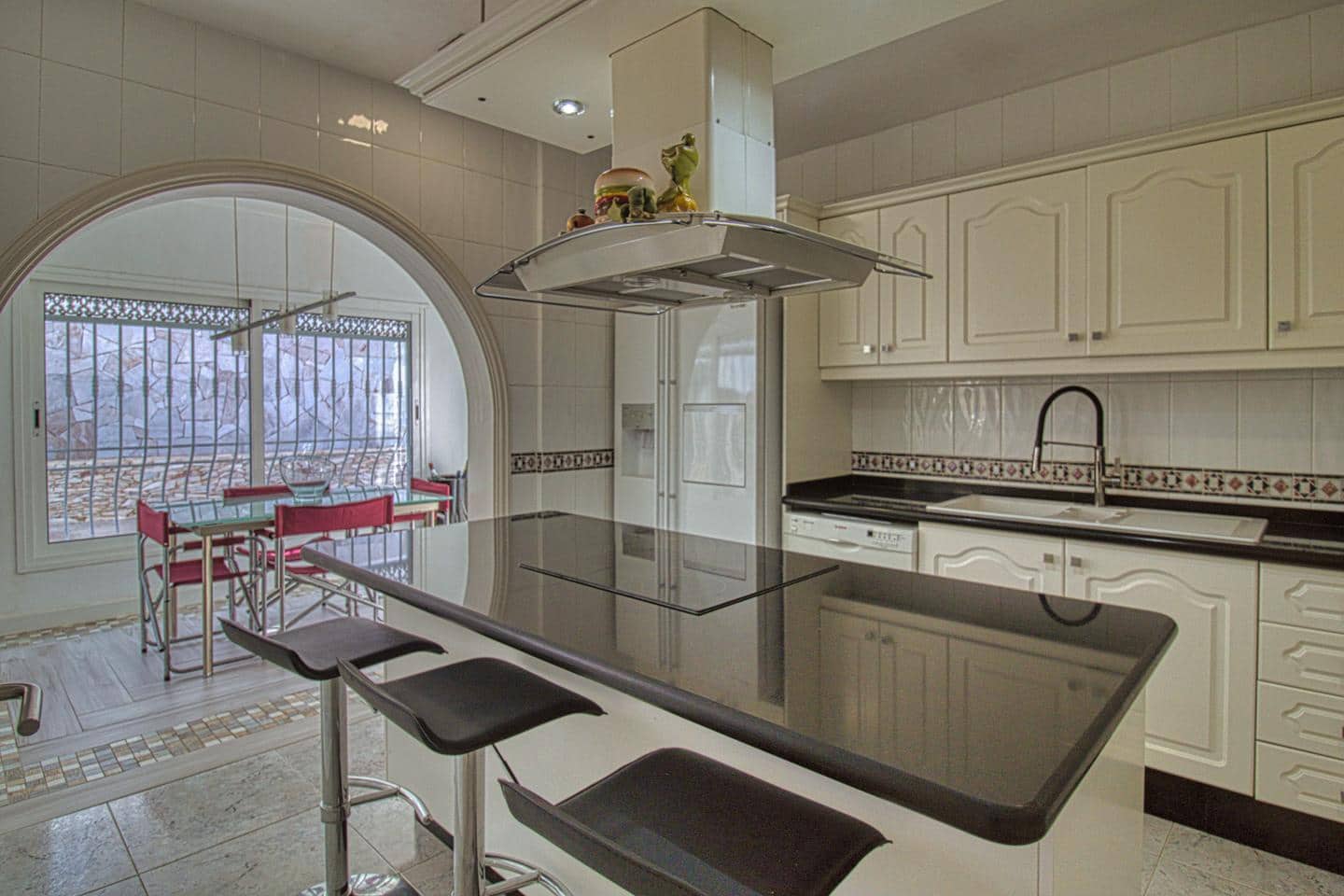 3 bedroom Villa for sale in Costa Adeje with garage - € 949,000 (Ref: 8652133)